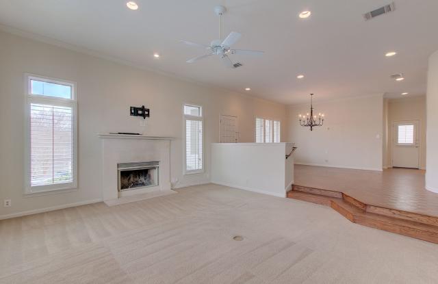Rare 3 BR / 2.5 BA /  2 Car Garage Westlake Condo 14th Fairway (Austin Country Club) (Eanes ISD) Gallery 4