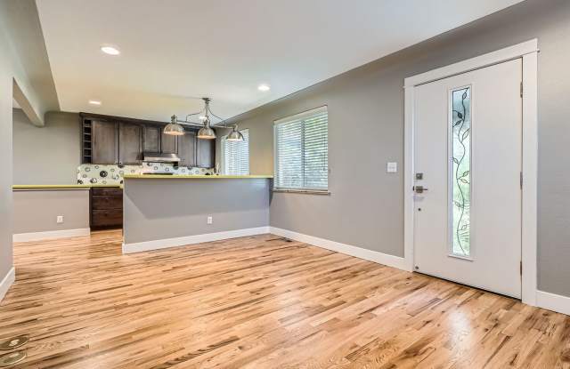 4 Bed, 2 Bath Duplex – Bright, Stylish, Move-In Ready and Free to Apply! Gallery 4