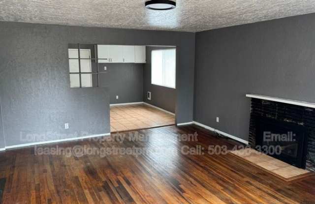 5240 SW Hillview Ave Gallery 4