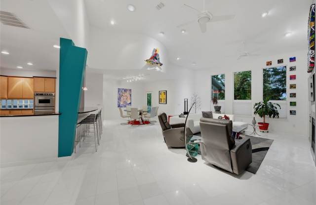 316 Comanche Drive Gallery 4