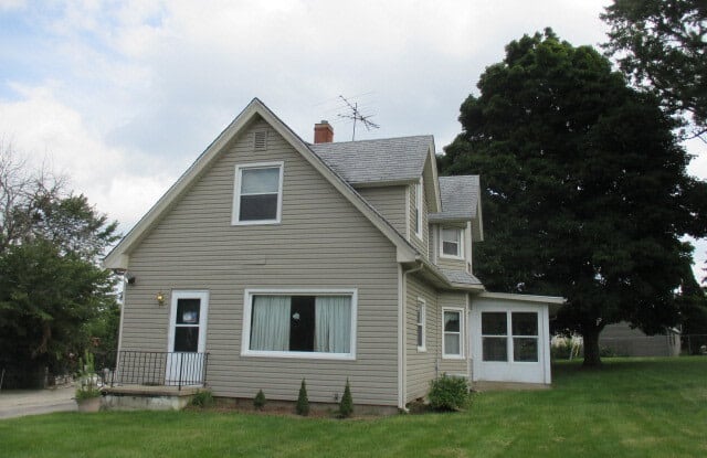 705 Peck Place - 705 Peck Place, Elgin, IL 60120