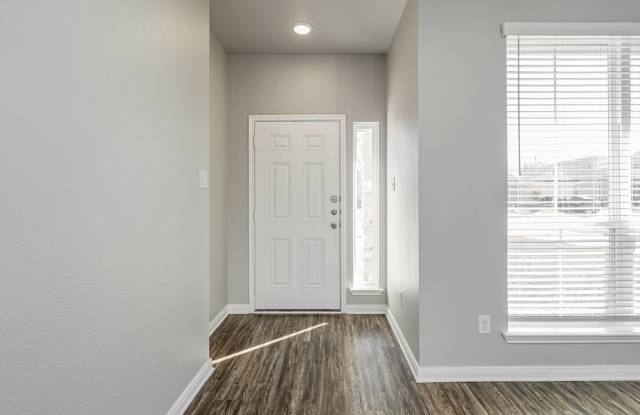 525 Fallbrook Dr Gallery 4