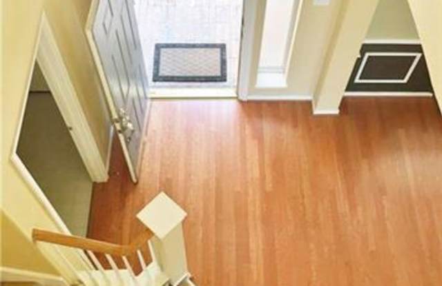 3301 Woodberry Lane Gallery 3