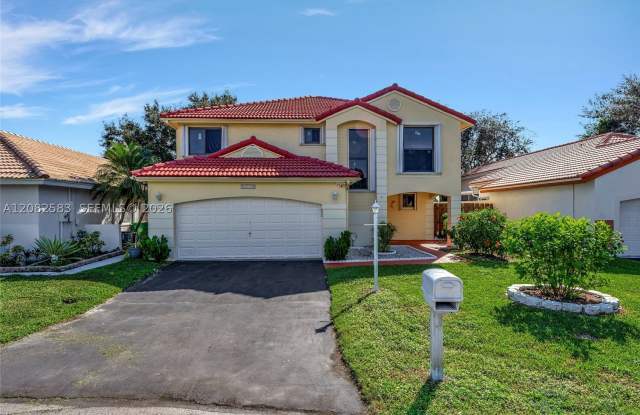 6320 Plymouth Ln Gallery 3