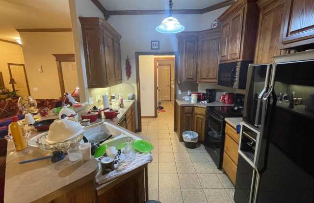 RENT 2 OWN 1,902 sqft - Moore Schools 4/2 - Move In Ready Gallery 4