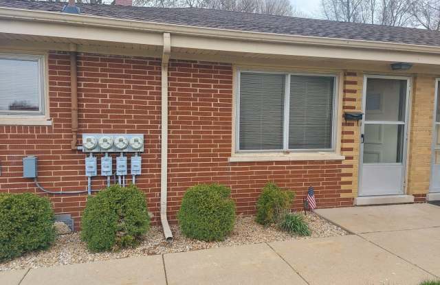 711 S West Street - 711 South West Street, Plano, IL 60545