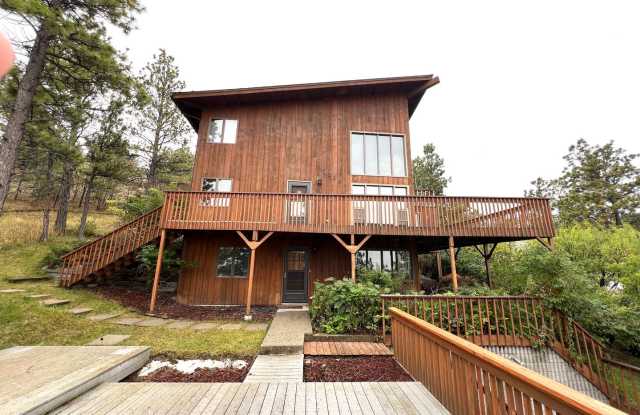Pet Friendly 5 Bed 3 Bath Single Family Home W/ Garage, Huge Deck, and Absolutely Gorgeous Views! photos photos