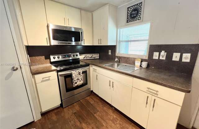 10550 W State Road 84 photos photos