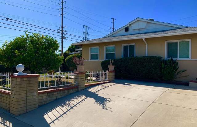 1203 E Topaz Ave - 1203 East Topaz Avenue, Anaheim, CA 92805
