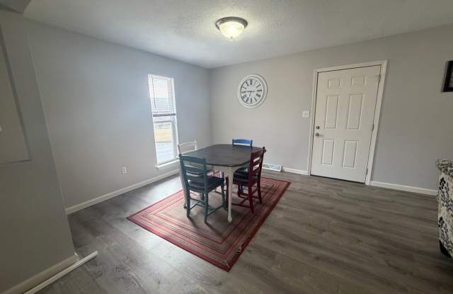 Stonegate Complex -- Fully Furnished and Utilities Included! Gallery 4