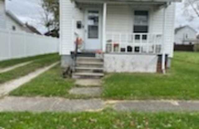 Section 8 welcome, 3 bedrooms 1 Bath. Spacious photos photos