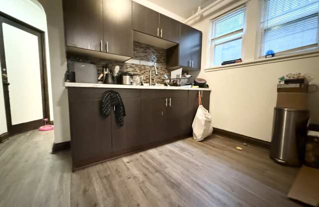 747 Williamson Street - BW photos photos