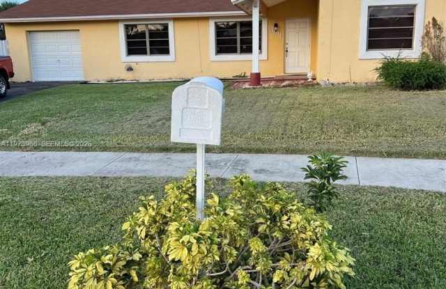 13311 SW 46th St photos photos