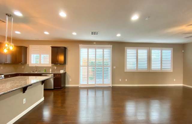 BEAUTIFUL 2 STORY HOME Gallery 4