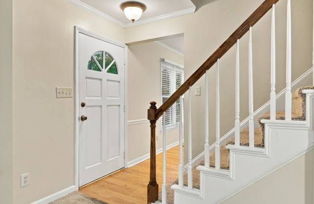3-Bedroom Hedingham Home with Golf Course Views & Expansive Deck Gallery 4