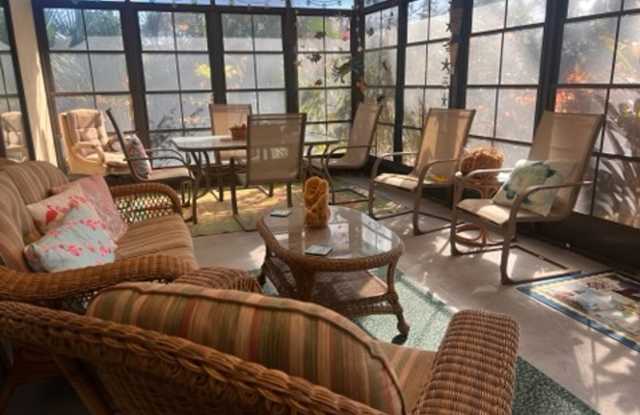 Bring your dog!  2 bedroom, 2 bath, Single family home in South Venice Gallery 4