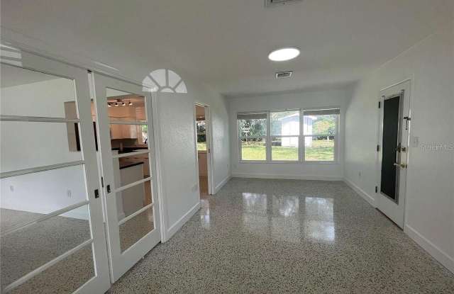 305 N HERCULES Avenue Gallery 4