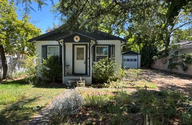 SINGLE FAMILY HOME WITH BONUS ROOM OFF THE DETACHED GARAGE- GARDNERS DREAM photos photos