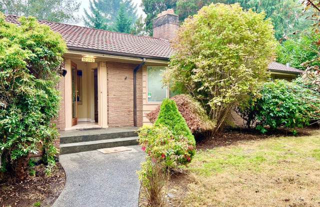 10340 Fischer Pl NE - 10340 Fischer Place Northeast, Seattle, WA 98125