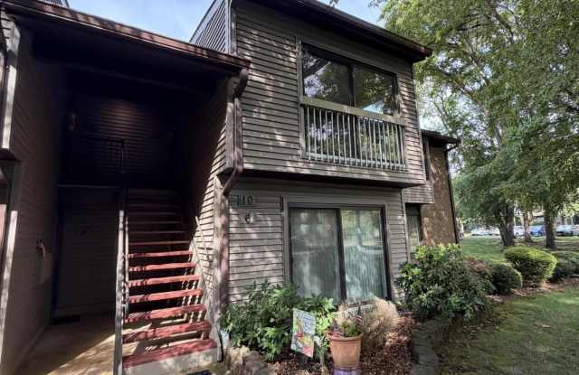 10 Lexington Court Gallery 1