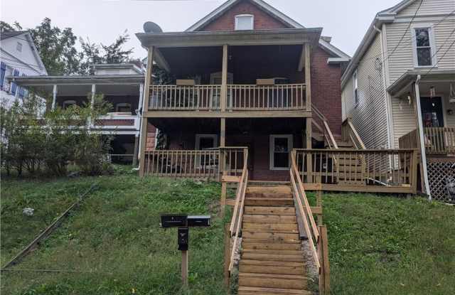 175 Brookside Gallery 1