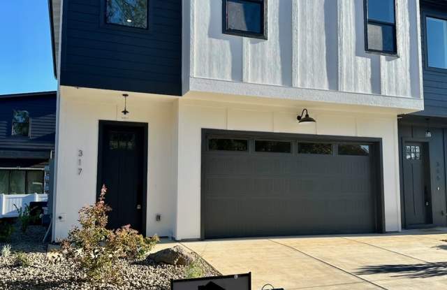 317 Talons Drive - 317 Talons Drive, Eagle Point, OR 97524