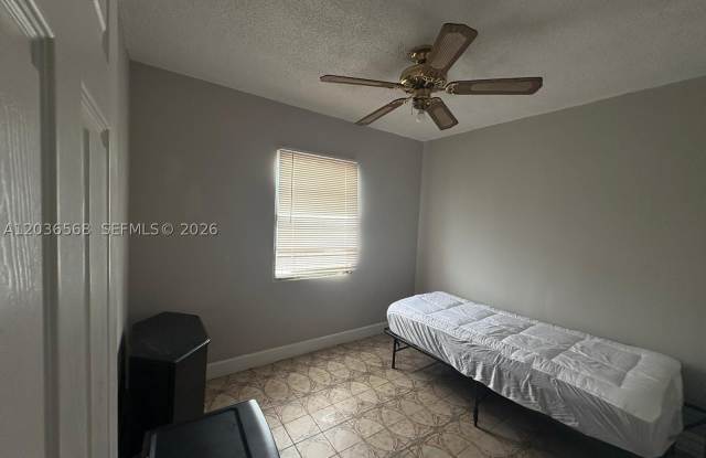 610 NE 4th Pl Gallery 2
