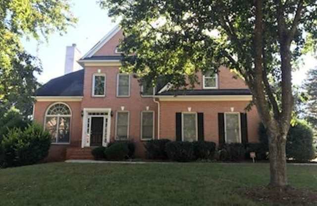 230 Ridgewood Dr: Executive style, 4-sided brick 5BD, 3BA home on spacious 1 acre lot. AVAILABLE JULY 2025! photos photos