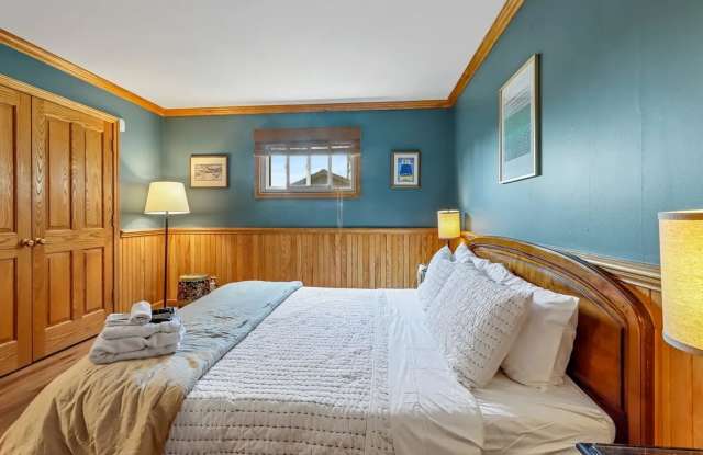 Lake Geneva Lakeview Home Near Downtown & Beach Available for Monthly & Mid-Term Rentals Gallery 3