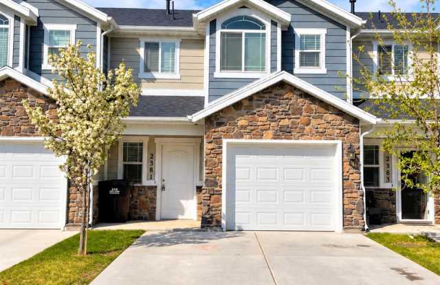 Spacious 3 Bed  2.5 Bath Townhome in West Haven! October Rent Free! Gallery 1