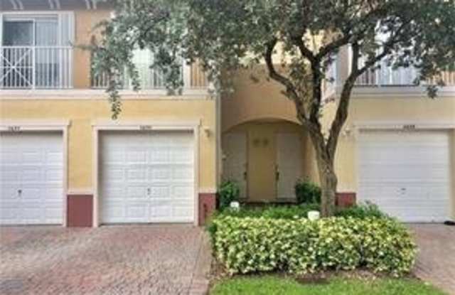 4654 Southwest 75th Way - 4654 Southwest 75th Way, Davie, FL 33314