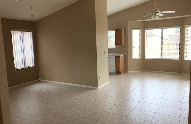 4425 E Hiddenview Drive Gallery 4
