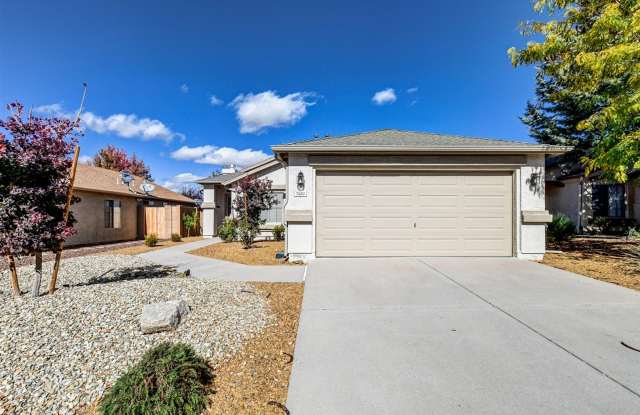3 bedroom 2 bathroom home with solar in Viewpoint North - 7430 East Plateau Ridge Road, Prescott Valley, AZ 86315