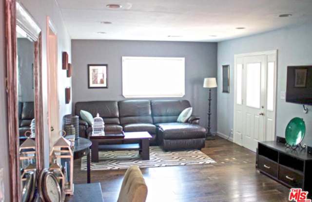 18338 FRIAR Street Gallery 2