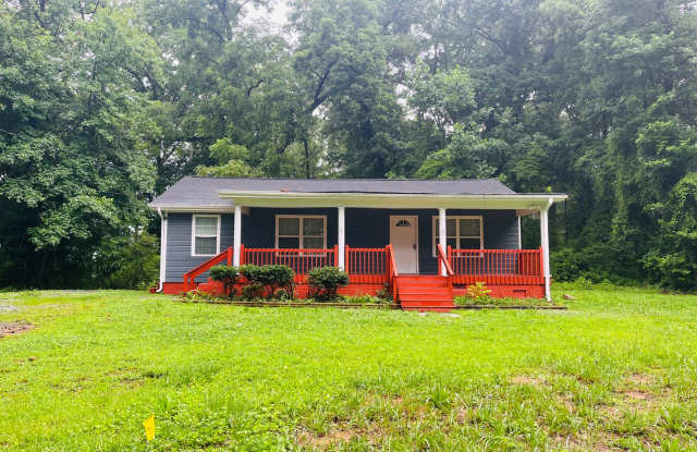 Wow! 3 bedroom 2 bathroom, approx 1000 sqft, and minutes from the interstate. Must see! photos photos