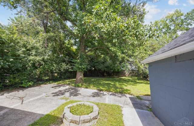 6832 Kenton Avenue Gallery 4