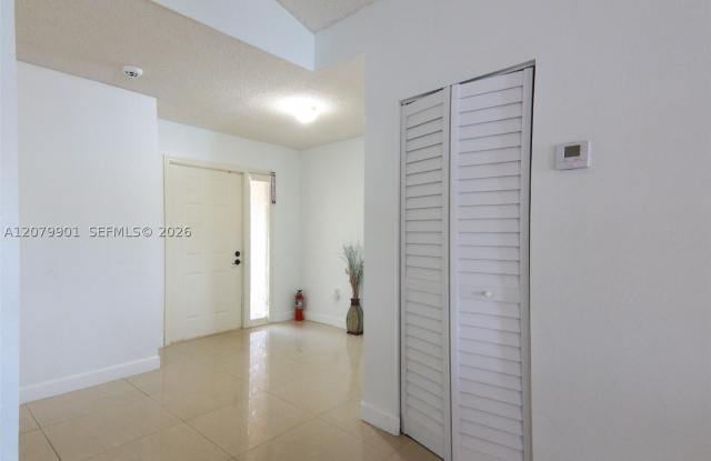 9620 SW 9th Ct Gallery 4