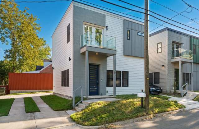 Modern and welcoming 3 bed 2.5 bath with balcony close to downtown! Gallery 1
