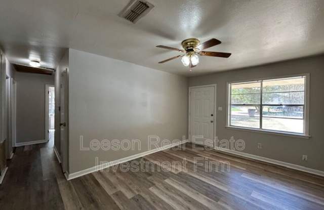 1102 Cloverdale Dr. Gallery 3
