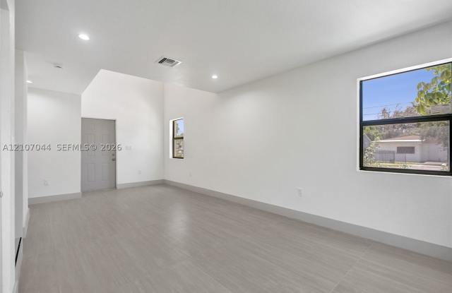 3051 NW 59th St Gallery 4