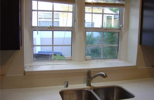 6121 Lindley Avenue Gallery 2