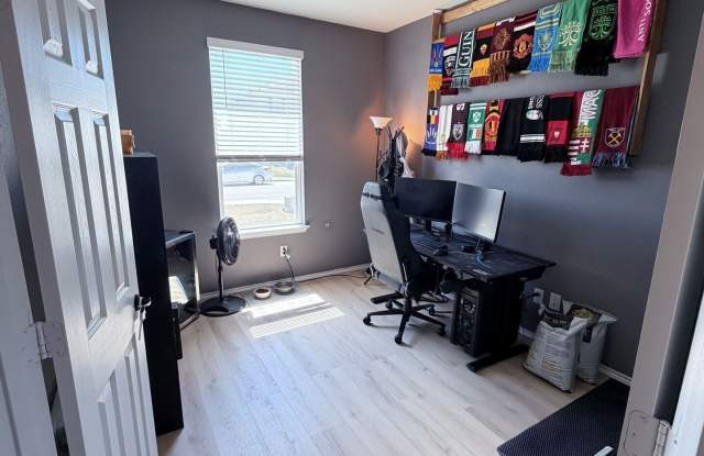 10255 Crossbuck Gallery 2