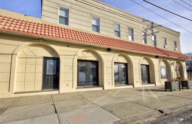 210 New York Avenue unit: 2 photos photos