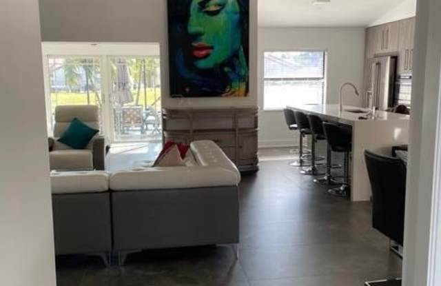 10 COLUMBIA Court Gallery 4