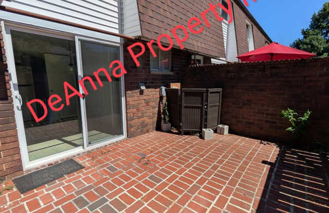 Avon -Townhouse 2 bedrooms 1.5 Baths Gallery 3