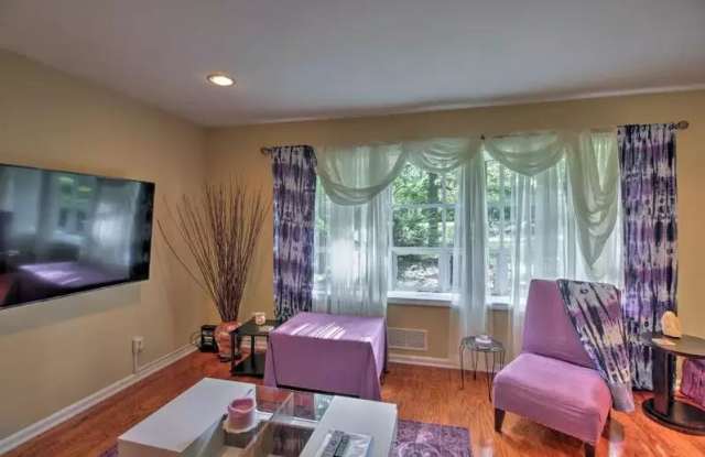 841 Artwood Rd.,NE Road NE Gallery 3