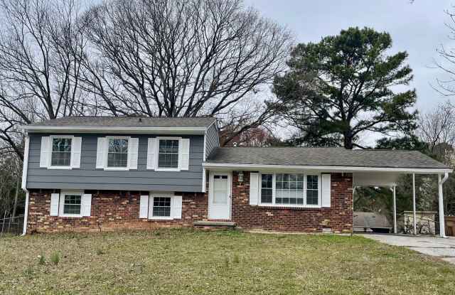 Remodeled 3 Bed/2.5 Bath w/ Laminate Hardwood Throughout...NO Carpet! photos photos