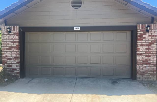 Remodeled Home: 4 Bd/ 2.5 Bath Two Story! photos photos