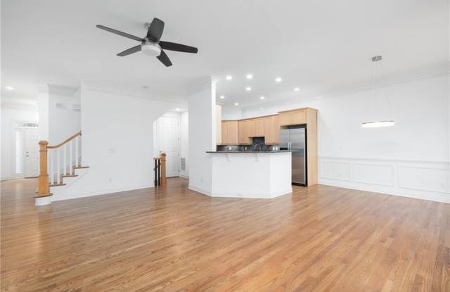 5468 Wentworth Street Gallery 2