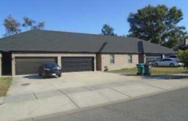 2315 W Persimmon St - 1 photos photos